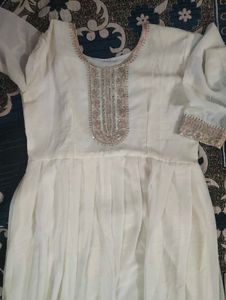 Elegant White Kurta with Embellishments Size L