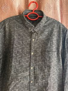 Men's Patterned Button-Down Shirt