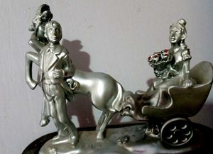 Beautiful Silver Colour Show Piece