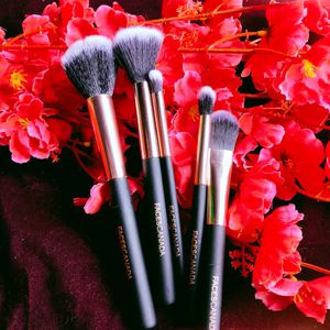 Faces Canada Makeup Brush Set &amp; Eyelash Curler