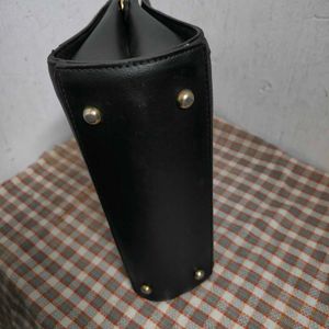 Chic Black Handbag