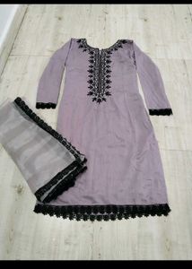 Embroidered Pakistani Kurta Set