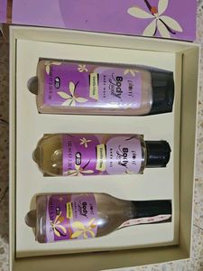 Plum.vanilla bath and body gift set