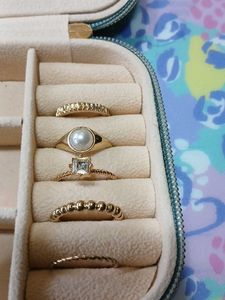 Set of 5 Chic Gold Rings