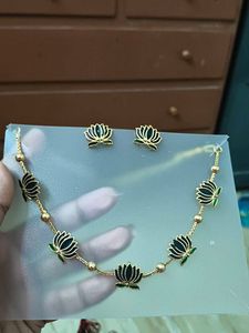 Lotus Design black and green Necklace & Earrings S