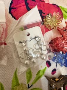 hair clip,earrings posters