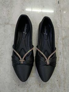 Elegant Black Ballerina Flats with Embellishments