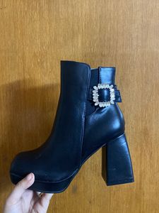 BLACK BUCKLE BOOTS SIZE 36