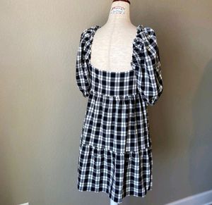 Squared Neck Balloon Sleeve Checked Size M