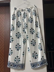 Women's White Kurta Set with Blue Print