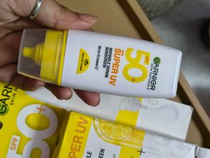 Garnier Vitamin C Super UV Sunscreen SPF50