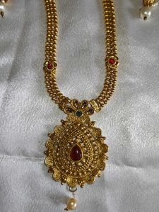 Gold Tone Necklace &amp; Earring Set