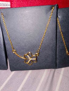 Anouk Elegant Gold Necklaces Set