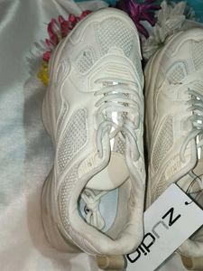 Zudio White Sneakers