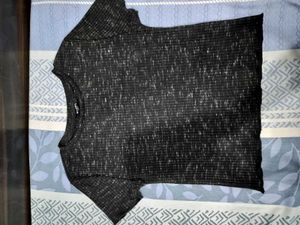 Chic  Black croptop