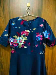 Chic Navy Floral Print Dress