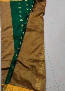 Elegant Silk Saree with Gold Motifs