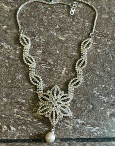 Sparkling Crystal Flower Necklace with Pearl