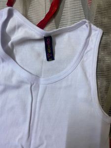 White round Neck Sleeveless Tank Top