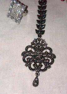 Elegant Green Rhinestone Brooch