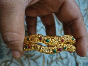 Elegant Gold Bangle Set with Stones