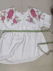 MAX White Embroidered V-Neck Top