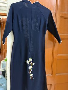 Elegant Navy Blue Kurta with Floral Embroidery