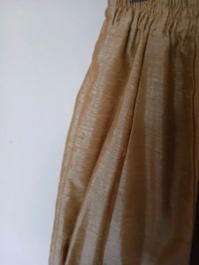 Elegant Gold coloured skirt