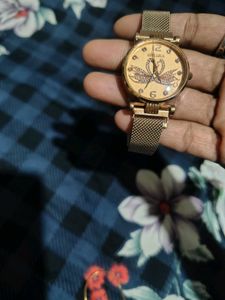 Elegant Gold Swan Watch