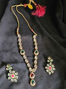 Elegant Kundan Necklace and Earring Set