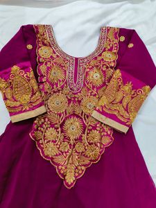 EMBROIDERED KURTI SET