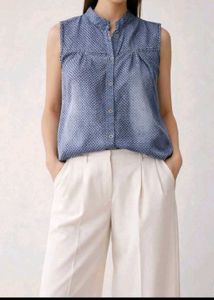 Sleeveless Blue Printed Button-Down Top