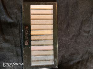Makeup Revolution Eyeshadow Palette