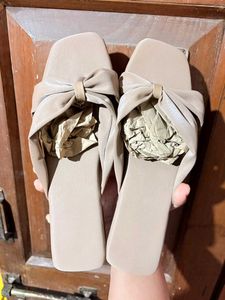 Stylish Bow Detail Flat Sandals