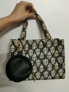 Designer Handbag with Coin Pouch🖤🤍✨