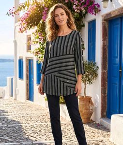 Stylish Striped Top 🖤🎩