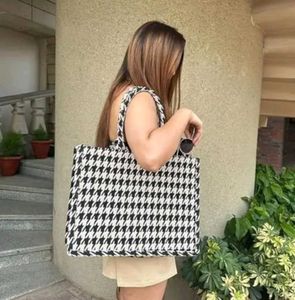 STYLISH TOTE BAG