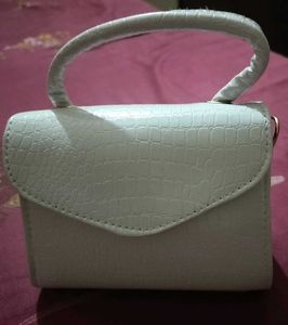 Chic White Croc Embossed Clutch