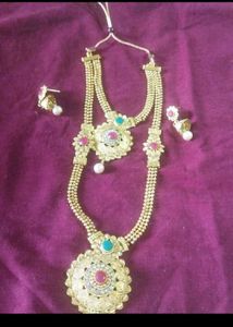 Exquisite Gold-Tone Necklace and Earring Set