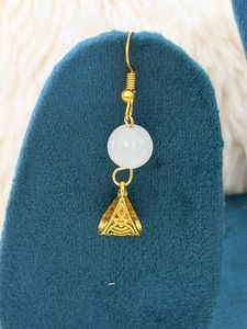 🦪Elegant White Bead &amp; Gold Triangle Necklace Set�