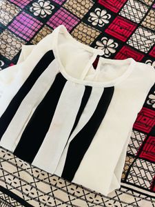 Chic Striped White & Black Top