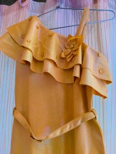 Stylish One-Shoulder Yellow middie dress