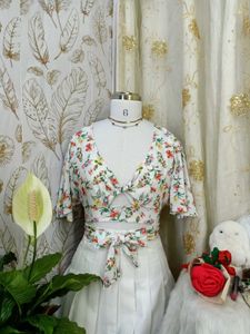 Floral Print Tie-Front Crop Top