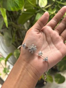 Elegant Crystal Snowflake Bracelet