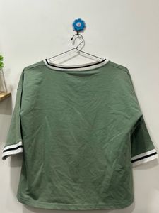 green border top