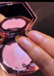 FENTY BEAUTY HIGHLIGHTER