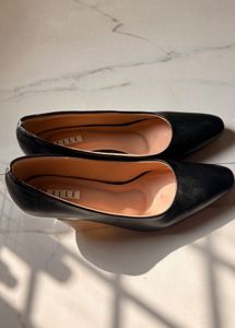 Elle Black Ballet Flats
