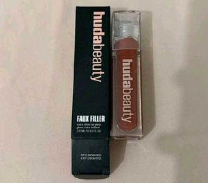 Huda Beauty Lip Gloss - Bombshell