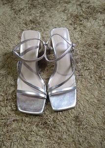 Heels. Gold Toned