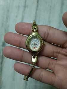 Elegant Gold Sonata Watch